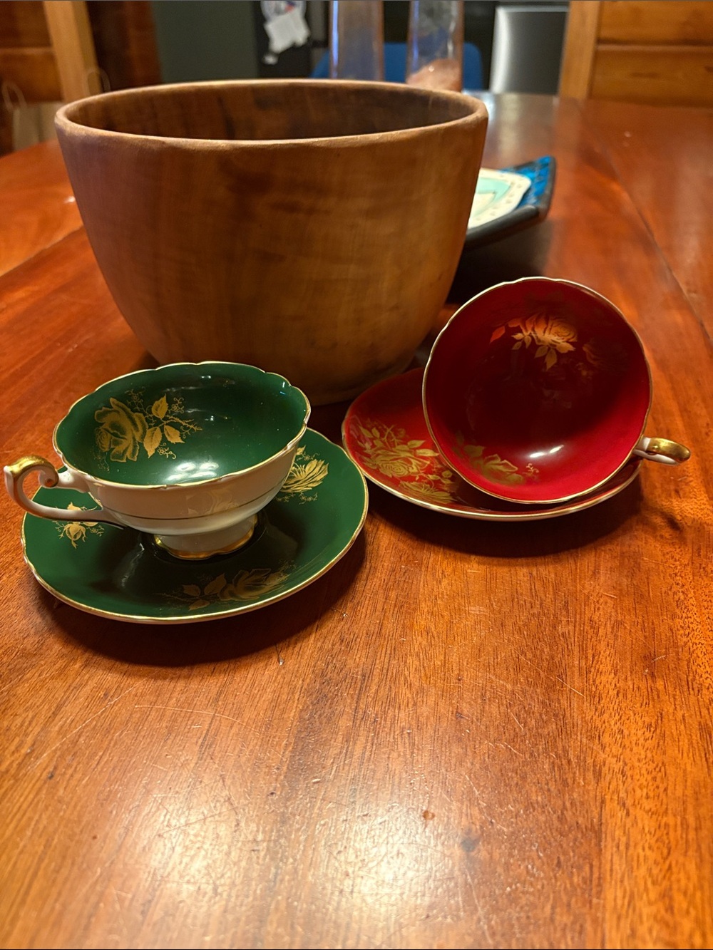 2 Beautiful SHELLEY teacup and saucer - Gold Roses